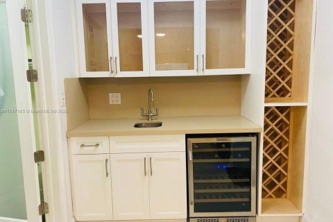 Casa en venta en Coral Gables, Florida, 5 dormitorios, 304.25 m2 № 1960468 - foto 27