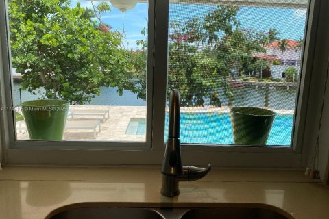 Casa en venta en Coral Gables, Florida, 5 dormitorios, 304.25 m2 № 1960468 - foto 28