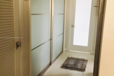 Casa en venta en Coral Gables, Florida, 5 dormitorios, 304.25 m2 № 1960468 - foto 11