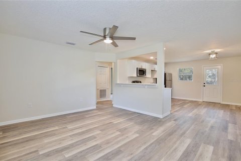 House in Eustis, Florida 2 bedrooms, 78.04 sq.m. № 1895200 - photo 8