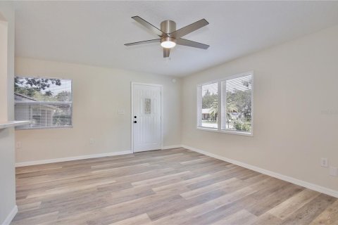 House in Eustis, Florida 2 bedrooms, 78.04 sq.m. № 1895200 - photo 9