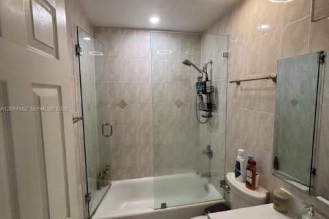 Villa ou maison à vendre à Pembroke Pines, Floride: 3 chambres, 125.14 m2 № 2362809 - photo 8