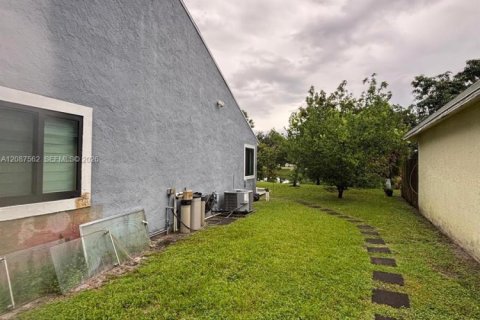 Villa ou maison à vendre à Pembroke Pines, Floride: 3 chambres, 125.14 m2 № 2362809 - photo 10