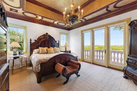 House in Manalapan, Florida 7 bedrooms, 1114.83 sq.m. № 434372 - photo 1