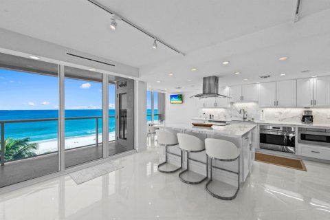 Condo in Boca Raton, Florida, 3 bedrooms № 2081997 - photo 8