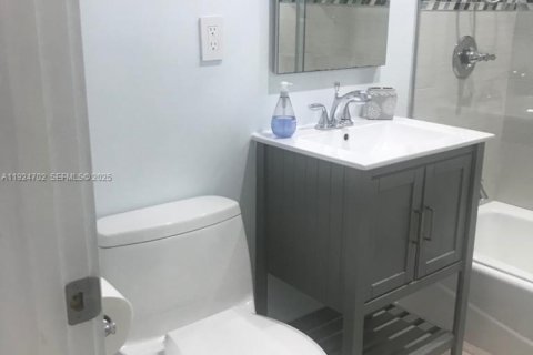 Copropriété à louer à Miami Beach, Floride: 1 chambre, 54.72 m2 № 1982992 - photo 11