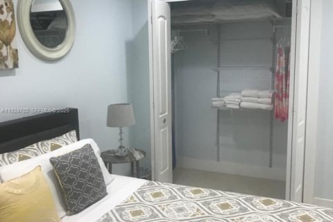 Copropriété à louer à Miami Beach, Floride: 1 chambre, 54.72 m2 № 1982992 - photo 2