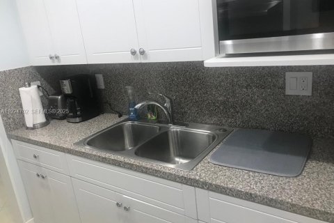 Copropriété à louer à Miami Beach, Floride: 1 chambre, 54.72 m2 № 1982992 - photo 4