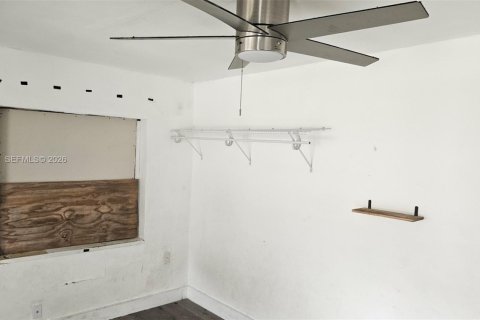 House in Miami, Florida 2 bedrooms, 72.74 sq.m. № 2017903 - photo 12