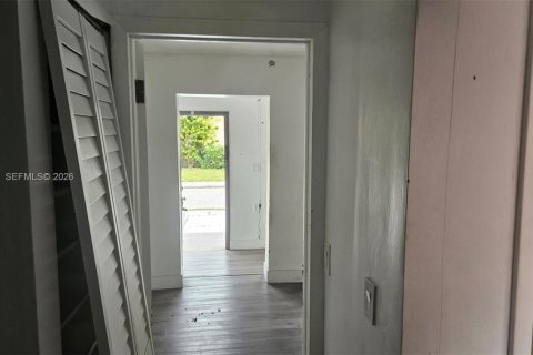 House in Miami, Florida 2 bedrooms, 72.74 sq.m. № 2017903 - photo 5