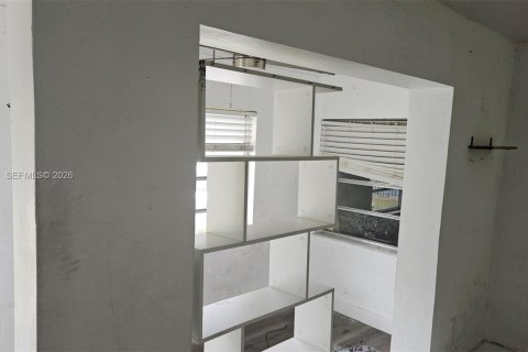 House in Miami, Florida 2 bedrooms, 72.74 sq.m. № 2017903 - photo 10