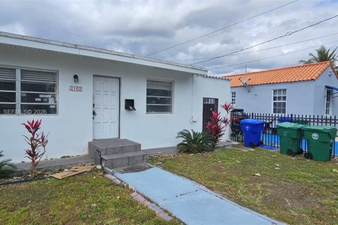 House in Miami, Florida 2 bedrooms, 72.74 sq.m. № 2017903