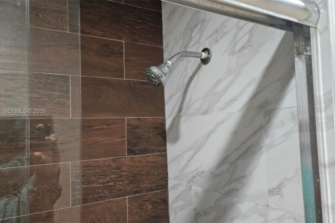 House in Miami, Florida 2 bedrooms, 72.74 sq.m. № 2017903 - photo 7