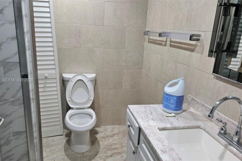 House in Miami, Florida 2 bedrooms, 72.74 sq.m. № 2017903 - photo 8