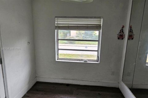 House in Miami, Florida 2 bedrooms, 72.74 sq.m. № 2017903 - photo 3