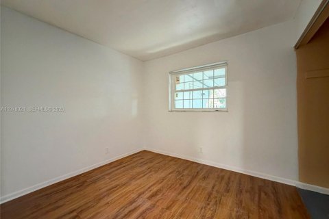 Снять в аренду виллу или дом в Норт-Лодердейл, Флорида 4 спальни, 137.5м2, № 2040263 - фото 11