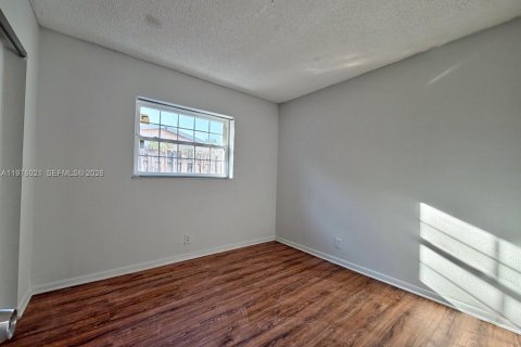 Снять в аренду виллу или дом в Норт-Лодердейл, Флорида 4 спальни, 137.5м2, № 2040263 - фото 14