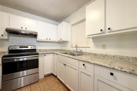 Снять в аренду виллу или дом в Норт-Лодердейл, Флорида 4 спальни, 137.5м2, № 2040263 - фото 5