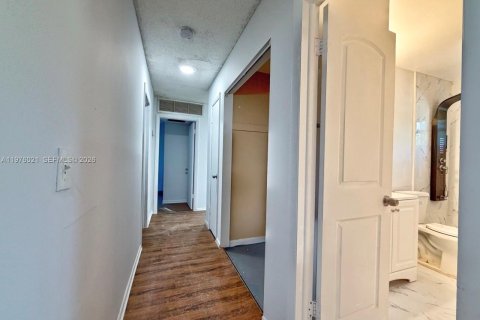 Снять в аренду виллу или дом в Норт-Лодердейл, Флорида 4 спальни, 137.5м2, № 2040263 - фото 9