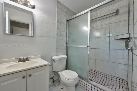 Снять в аренду виллу или дом в Норт-Лодердейл, Флорида 4 спальни, 137.5м2, № 2040263 - фото 15