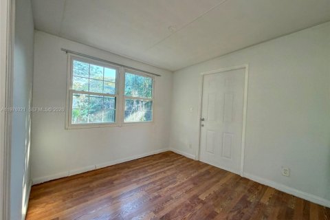 Снять в аренду виллу или дом в Норт-Лодердейл, Флорида 4 спальни, 137.5м2, № 2040263 - фото 7