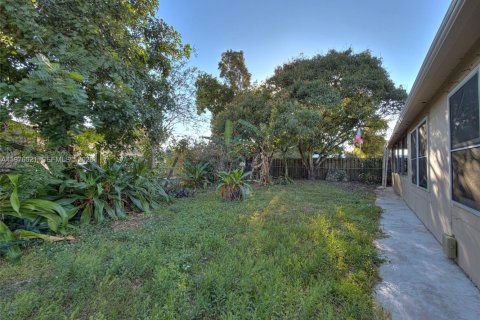 Снять в аренду виллу или дом в Норт-Лодердейл, Флорида 4 спальни, 137.5м2, № 2040263 - фото 19