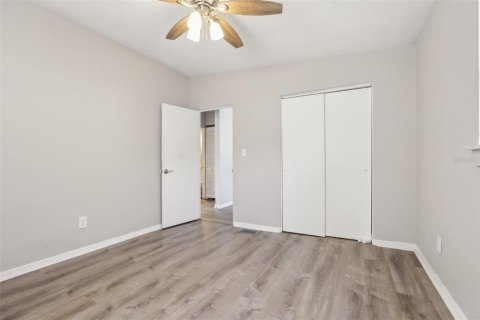 House in Saint Petersburg, Florida 3 bedrooms, 110.55 sq.m. № 1641028 - photo 11