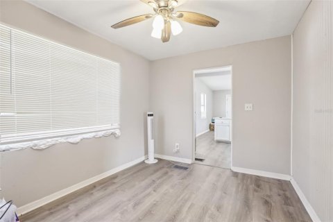 House in Saint Petersburg, Florida 3 bedrooms, 110.55 sq.m. № 1641028 - photo 17
