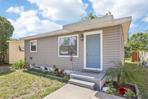 House in Saint Petersburg, Florida 3 bedrooms, 110.55 sq.m. № 1641028 - photo 2