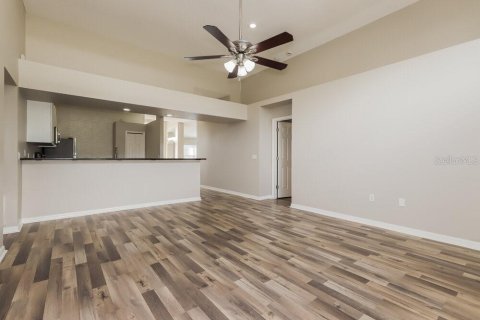 Villa ou maison à louer à Lakeland, Floride: 3 chambres, 191.56 m2 № 2100434 - photo 9