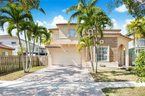 Villa ou maison à Cutler Bay, Floride 4 chambres, 225.66 m2 № 2023905