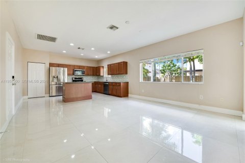 Купить виллу или дом в Катлер-Бей, Флорида 4 спальни, 225.66м2, № 2023905 - фото 7