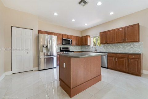 Купить виллу или дом в Катлер-Бей, Флорида 4 спальни, 225.66м2, № 2023905 - фото 8