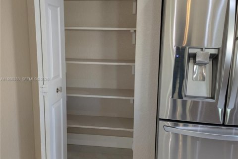 Купить виллу или дом в Катлер-Бей, Флорида 4 спальни, 225.66м2, № 2023905 - фото 9