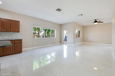 Купить виллу или дом в Катлер-Бей, Флорида 4 спальни, 225.66м2, № 2023905 - фото 12