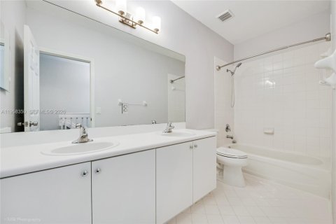 Купить виллу или дом в Катлер-Бей, Флорида 4 спальни, 225.66м2, № 2023905 - фото 24