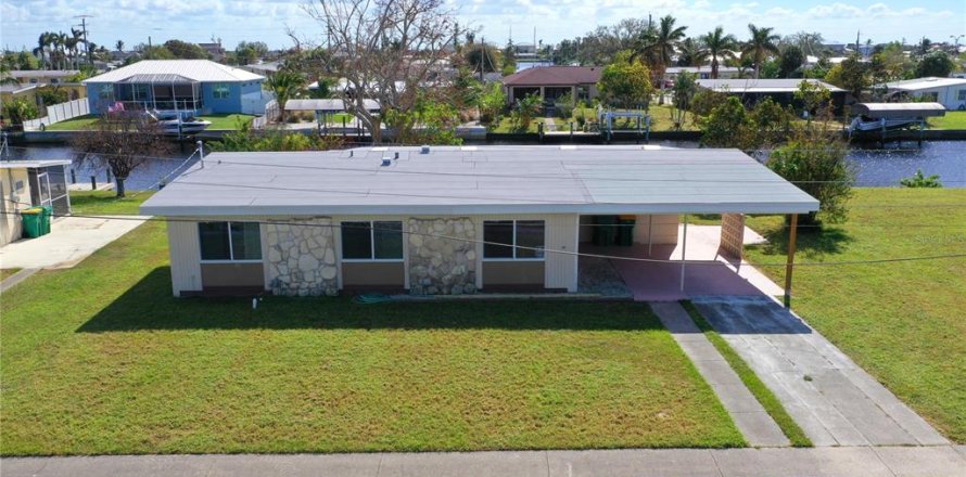 Casa en Port Charlotte, Florida 3 dormitorios, 161.65 m2 № 1435993