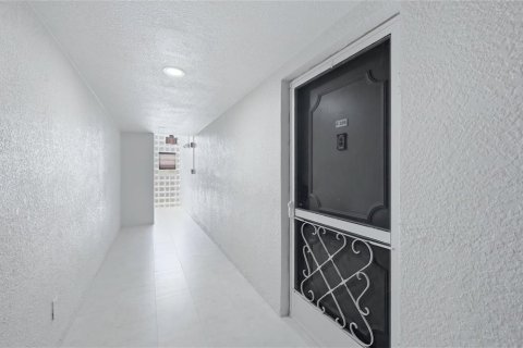 Copropriété à vendre à Sarasota, Floride: 2 chambres, 108.88 m2 № 2206382 - photo 2