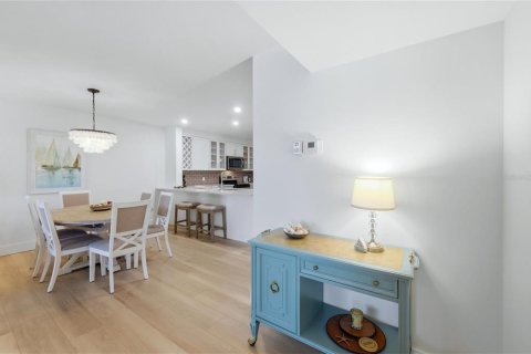 Copropriété à vendre à Sarasota, Floride: 2 chambres, 108.88 m2 № 2206382 - photo 11