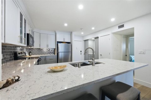 Copropriété à vendre à Sarasota, Floride: 2 chambres, 108.88 m2 № 2206382 - photo 13