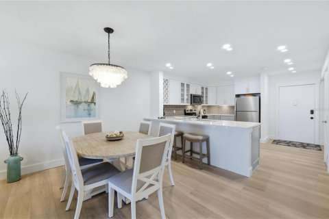 Copropriété à vendre à Sarasota, Floride: 2 chambres, 108.88 m2 № 2206382 - photo 12