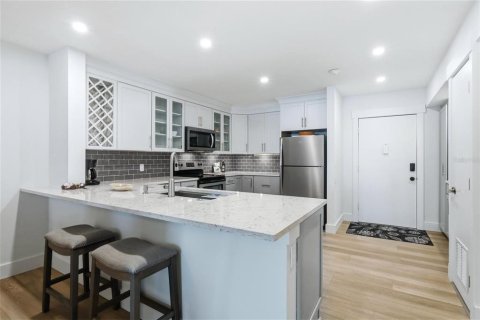 Copropriété à vendre à Sarasota, Floride: 2 chambres, 108.88 m2 № 2206382 - photo 14