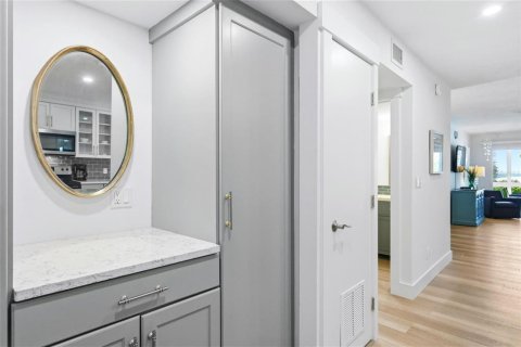 Copropriété à vendre à Sarasota, Floride: 2 chambres, 108.88 m2 № 2206382 - photo 5
