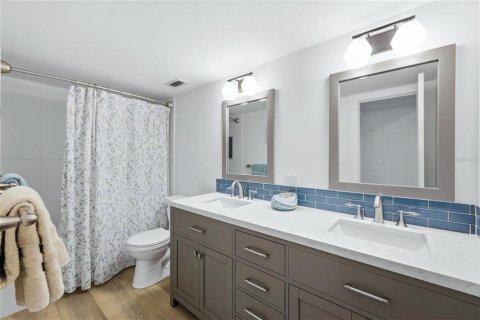 Copropriété à vendre à Sarasota, Floride: 2 chambres, 108.88 m2 № 2206382 - photo 24