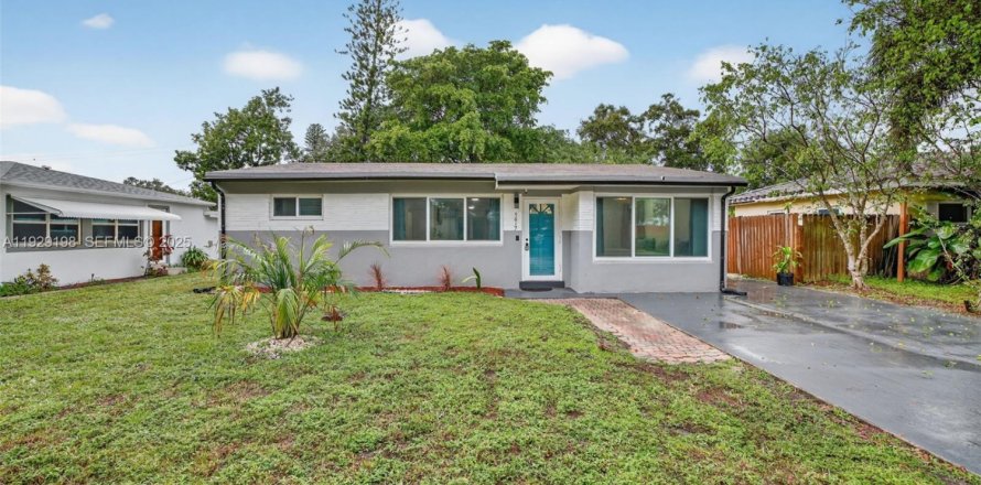 House in Dania Beach, Florida 3 bedrooms, 121.7 sq.m. № 1989331