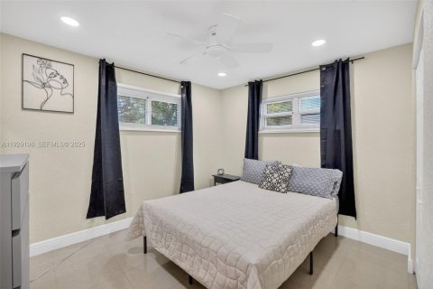 House in Dania Beach, Florida 3 bedrooms, 121.7 sq.m. № 1989331 - photo 25