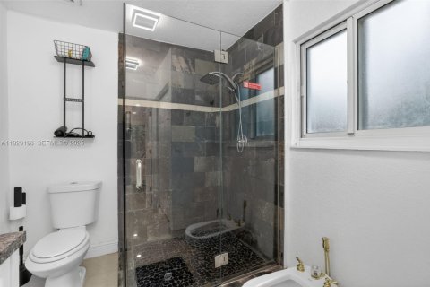 House in Dania Beach, Florida 3 bedrooms, 121.7 sq.m. № 1989331 - photo 23