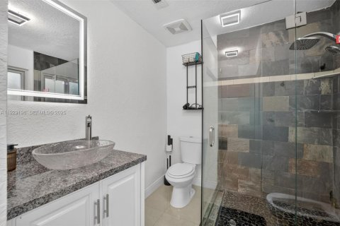 House in Dania Beach, Florida 3 bedrooms, 121.7 sq.m. № 1989331 - photo 22