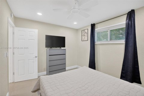 House in Dania Beach, Florida 3 bedrooms, 121.7 sq.m. № 1989331 - photo 26