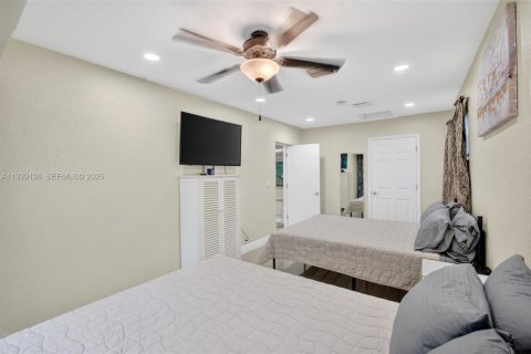 House in Dania Beach, Florida 3 bedrooms, 121.7 sq.m. № 1989331 - photo 20
